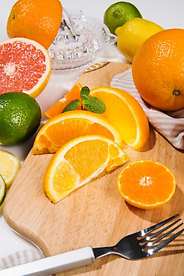 포토 JPG 스튜디오촬영 접시 백그라운드 포크 오렌지 과일 실내 사람없음 천 자몽 라임 국내포토 식기 내부 직물 파일형식