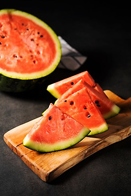 포토 JPG 스튜디오촬영 접시 백그라운드 과일 단면 여름음식 수박 실내 사람없음 아웃포커스 제철음식 제철과일 과채 국내포토 식기 음식 채소 촬영기법 내부 제철 파일형식 여름_계절