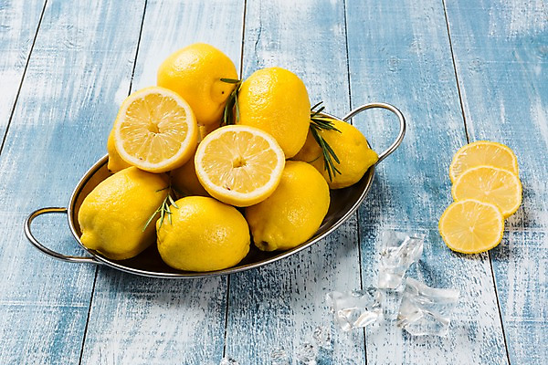 포토 JPG 스튜디오촬영 접시 백그라운드 과일 단면 실내 사람없음 목재 레몬 나무배경 국내포토 나무 식기 재료 내부 파일형식