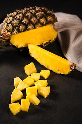 포토 JPG 스튜디오촬영 조각 백그라운드 과일 단면 실내 사람없음 아웃포커스 천 파인애플 국내포토 촬영기법 내부 직물 열대과일 파일형식