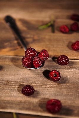 포토 JPG 스튜디오촬영 백그라운드 과일 실내 사람없음 목재 아웃포커스 숟가락 나무배경 국내포토 나무 재료 촬영기법 수저 내부 파일형식