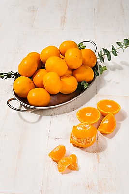 포토 JPG 스튜디오촬영 접시 백그라운드 과일 나뭇잎 귤 실내 사람없음 제철과일 국내포토 식기 잎 내부 제철 파일형식