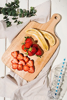 포토 JPG 스튜디오촬영 백그라운드 과일 딸기 나뭇잎 도마 바나나 실내 빨대 사람없음 얼음 천 텀블러 국내포토 자연요소 잎 주방용품 내부 컵 직물 파일형식