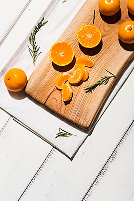 포토 JPG 스튜디오촬영 백그라운드 과일 단면 나뭇잎 귤 실내 사람없음 목재 천 나무배경 제철과일 국내포토 나무 잎 재료 내부 직물 제철 파일형식