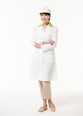 포토 JPG 스튜디오촬영 전신 여자 모션 실내 한명 서기 미소 손짓 성인 앞모습 30대 팔짱 한국인 영양사 성인여자한명만 국내포토 1 뷰포인트 표정 사람 동양인 내부 장년 여자한명만 성인여자만 파일형식 인종 여자만 성인만