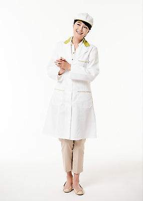포토 JPG 스튜디오촬영 전신 응시 여자 모션 실내 한명 서기 미소 손짓 성인 앞모습 30대 한국인 손모으기 영양사 성인여자한명만 국내포토 1 시선 뷰포인트 표정 사람 동양인 내부 여자한명만 성인여자만 파일형식 인종 여자만 성인만