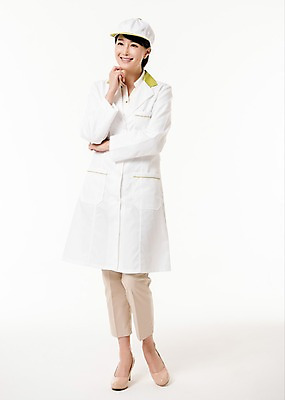 포토 JPG 스튜디오촬영 전신 응시 여자 모션 실내 한명 서기 미소 손짓 성인 앞모습 30대 턱괴기 한국인 영양사 성인여자한명만 국내포토 1 시선 뷰포인트 표정 사람 동양인 내부 장년 여자한명만 성인여자만 파일형식 인종 여자만 성인만
