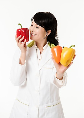 포토 JPG 스튜디오촬영 여자 파프리카 실내 한명 서기 미소 들기 상반신 성인 앞모습 30대 한국인 냄새 영양사 성인여자한명만 국내포토 1 뷰포인트 채소 모션 표정 사람 동양인 내부 장년 여자한명만 성인여자만 파일형식