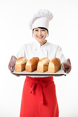 포토 JPG 스튜디오촬영 여자 실내 한명 서기 미소 들기 상반신 성인 앞모습 30대 요리사 한국인 조리복 식빵 제빵사 성인여자한명만 소상공인 국내포토 직업 1 빵 뷰포인트 유니폼 모션 표정 사람 동양인 내부 장년 경제 상인 여자한명만 성인여자만 파일형식