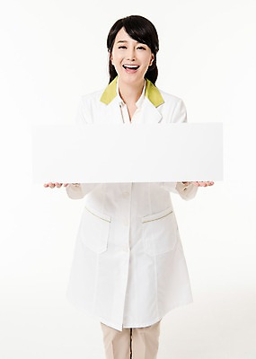 포토 JPG 스튜디오촬영 배너 여자 사각프레임 실내 한명 서기 미소 들기 상반신 성인 앞모습 30대 한국인 의사가운 약사 성인여자한명만 국내포토 1 뷰포인트 모션 프레임 표정 사람 동양인 내부 장년 사각형 의사 가운 여자한명만 성인여자만 파일형식