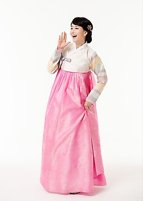 포토 JPG 스튜디오촬영 전신 응시 여자 모션 실내 한명 서기 미소 손짓 성인 앞모습 30대 외침 한국인 한복 성인여자한명만 국내포토 1 한국전통 시선 뷰포인트 표정 사람 동양인 내부 장년 소리 전통의상 여자한명만 성인여자만 파일형식