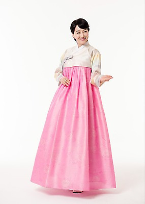 포토 JPG 스튜디오촬영 전신 응시 여자 실내 한명 서기 미소 손짓 성인 앞모습 30대 한국인 가리킴 한복 성인여자한명만 국내포토 1 한국전통 시선 뷰포인트 모션 표정 사람 동양인 내부 장년 전통의상 여자한명만 성인여자만 파일형식