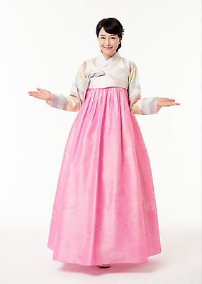 포토 JPG 스튜디오촬영 전신 여자 모션 팔벌리기 실내 한명 서기 미소 손짓 성인 앞모습 30대 한국인 한복 성인여자한명만 국내포토 1 한국전통 뷰포인트 표정 사람 동양인 내부 장년 전통의상 여자한명만 성인여자만 파일형식