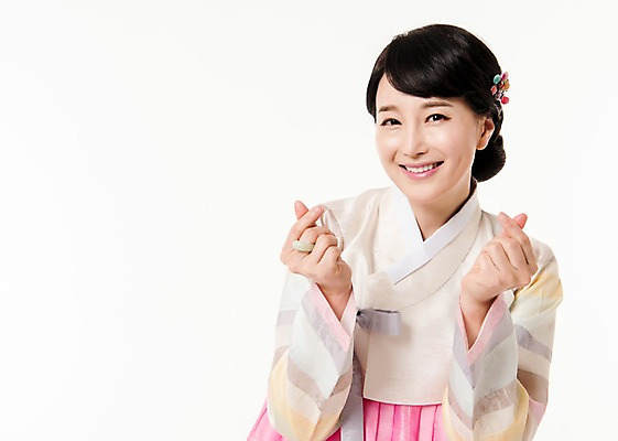 포토 JPG 스튜디오촬영 여자 실내 한명 서기 미소 상반신 성인 앞모습 30대 한국인 한복 손하트 성인여자한명만 국내포토 1 한국전통 뷰포인트 모션 표정 사람 동양인 손짓 내부 장년 전통의상 여자한명만 성인여자만 파일형식