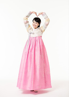 포토 JPG 스튜디오촬영 전신 여자 실내 한명 서기 미소 성인 앞모습 30대 한국인 하트 한복 손하트 성인여자한명만 국내포토 모양 1 한국전통 뷰포인트 모션 표정 사람 동양인 손짓 내부 장년 전통의상 여자한명만 성인여자만 파일형식