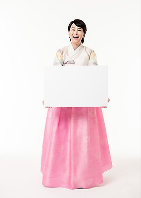 포토 JPG 스튜디오촬영 전신 배너 여자 사각프레임 실내 한명 서기 미소 들기 성인 앞모습 30대 한국인 한복 성인여자한명만 국내포토 1 한국전통 뷰포인트 모션 프레임 표정 사람 동양인 내부 장년 사각형 전통의상 여자한명만 성인여자만 파일형식