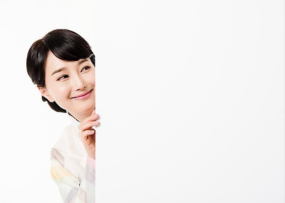 포토 JPG 스튜디오촬영 배너 응시 여자 사각프레임 실내 한명 서기 미소 상반신 성인 앞모습 30대 한국인 한복 숨기 성인여자한명만 국내포토 1 한국전통 시선 뷰포인트 모션 프레임 표정 사람 동양인 내부 장년 사각형 전통의상 여자한명만 성인여자만 파일형식