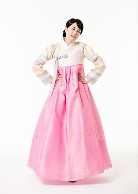 포토 JPG 스튜디오촬영 전신 응시 여자 허리손 실내 한명 서기 성인 앞모습 30대 한국인 한복 고민 성인여자한명만 국내포토 1 한국전통 시선 감정 뷰포인트 포즈 모션 사람 동양인 내부 장년 전통의상 여자한명만 성인여자만 파일형식