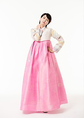 포토 JPG 스튜디오촬영 전신 여자 허리손 실내 피곤 한명 서기 성인 앞모습 30대 고통 한국인 찡그림 한복 어깨주무르기 어깨통증 성인여자한명만 국내포토 1 한국전통 감정 뷰포인트 포즈 컨셉 모션 표정 사람 동양인 내부 장년 질병 전통의상 주무르기 여자한명만 성인여자만 파일형식