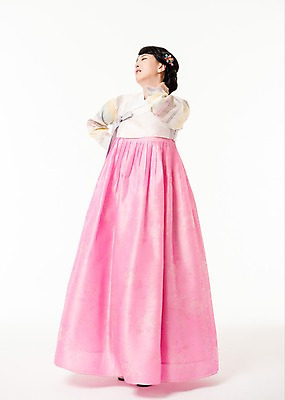 포토 JPG 스튜디오촬영 전신 여자 실내 피곤 한명 서기 성인 앞모습 30대 고통 한국인 찡그림 한복 목통증 주무르기 성인여자한명만 국내포토 1 한국전통 감정 뷰포인트 컨셉 모션 표정 사람 동양인 내부 장년 전통의상 여자한명만 성인여자만 파일형식