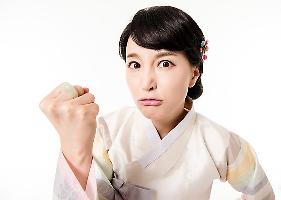 포토 JPG 스튜디오촬영 여자 실내 한명 서기 상반신 성인 앞모습 30대 주먹 한국인 분노 찡그림 한복 불만 성인여자한명만 국내포토 1 한국전통 감정 뷰포인트 모션 표정 사람 동양인 내부 장년 전통의상 여자한명만 성인여자만 파일형식