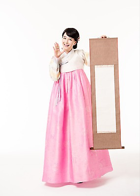 포토 JPG 스튜디오촬영 전신 여자 실내 한명 서기 미소 들기 성인 앞모습 30대 외침 한국인 한복 족자 성인여자한명만 국내포토 1 한국전통 뷰포인트 모션 표정 사람 동양인 내부 장년 소리 전통의상 여자한명만 성인여자만 파일형식