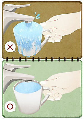 PSD 손 일러스트 들기 신체부위 물 절약 비교 물컵 수도꼭지 물절약 낭비 국내일러스트 자연요소 컨셉 모션 사람 컵 파일형식