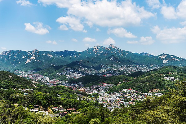 포토 JPG 주간 자연 하늘 산 주택 풍경 사람없음 야외 트래킹 인왕산 한양도성 국내포토 자연요소 레저 서울 건물 생태계 파일형식