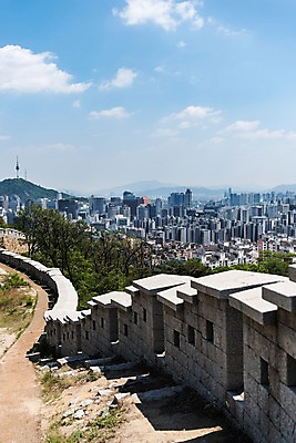 포토 JPG 주간 전통 한국건축 자연 하늘 한국 풍경 빌딩 사람없음 야외 건물 트래킹 성 빌딩숲 남산타워 성곽길 인왕산 한양도성 국내포토 자연요소 건축물 건축 아시아 길 레저 산 서울 생태계 남산 파일형식