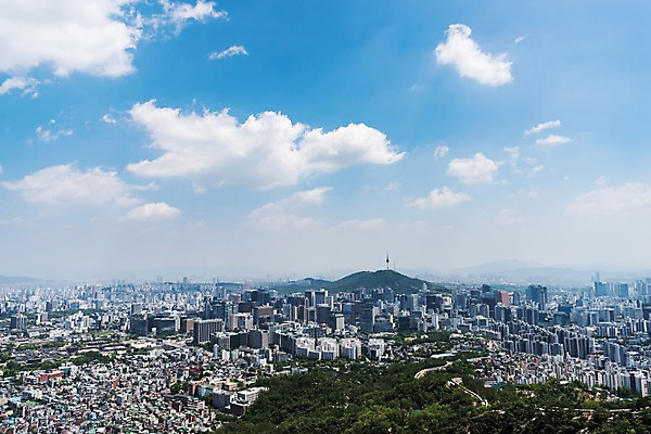 포토 JPG 주간 하늘 산 한국 풍경 빌딩 사람없음 야외 건물 빌딩숲 인왕산 한양도성 국내포토 자연요소 건축물 아시아 서울 파일형식
