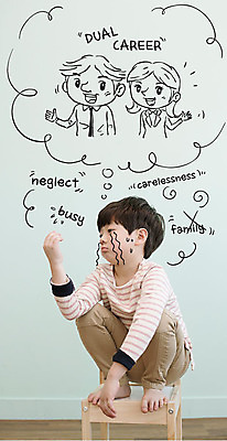 전신 편집이미지 응시 여자 남자 어린이 의자 가족 엄마 앞모습 세명 한국인 슬픔 아빠 무관심 눈물 바쁨 방치 소년한명만 이미지편집 AI파일 시선 감정 뷰포인트 가구 관계 사람 동양인 남자한명만 소년만 파일형식 벡터