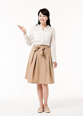 포토 JPG 스튜디오촬영 전신 여자 실내 한명 서기 미소 성인 앞모습 30대 한국인 가리킴 주부 성인여자한명만 국내포토 1 뷰포인트 모션 표정 사람 동양인 손짓 내부 장년 여자한명만 성인여자만 파일형식