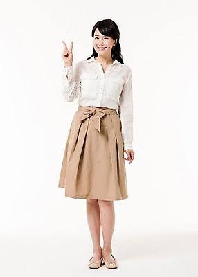 포토 JPG 스튜디오촬영 전신 여자 2 실내 한명 서기 미소 손짓 성인 앞모습 30대 숫자 한국인 주부 성인여자한명만 국내포토 문자 1 뷰포인트 모션 표정 사람 동양인 내부 장년 여자한명만 성인여자만 파일형식