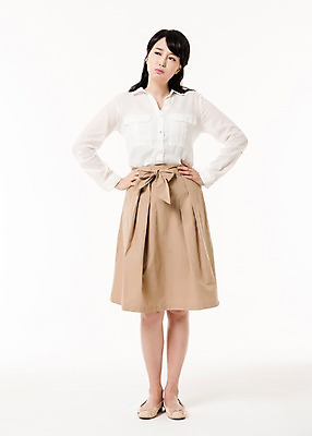 포토 JPG 스튜디오촬영 전신 여자 허리손 실내 한명 서기 성인 앞모습 30대 한국인 고민 주부 성인여자한명만 속상함 국내포토 1 감정 뷰포인트 포즈 모션 사람 동양인 내부 장년 여자한명만 성인여자만 파일형식