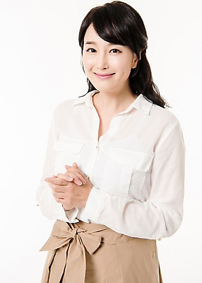 포토 JPG 스튜디오촬영 여자 실내 한명 서기 미소 상반신 성인 앞모습 30대 한국인 주부 손모으기 성인여자한명만 국내포토 1 뷰포인트 모션 표정 사람 동양인 손짓 내부 장년 여자한명만 성인여자만 파일형식