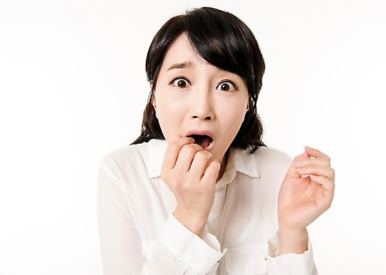 포토 JPG 스튜디오촬영 여자 실내 한명 서기 상반신 성인 앞모습 30대 놀람 한국인 주부 공포 성인여자한명만 국내포토 1 감정 뷰포인트 모션 표정 사람 동양인 내부 장년 여자한명만 성인여자만 파일형식