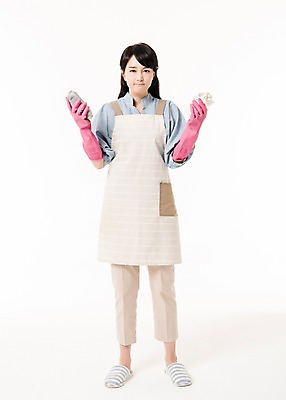 포토 JPG 스튜디오촬영 전신 여자 가사 실내 한명 서기 들기 성인 앞모습 30대 앞치마 한국인 주부 고무장갑 수세미 행주 성인여자한명만 국내포토 1 뷰포인트 장갑 모션 사람 동양인 내부 장년 청소도구 고무 여자한명만 성인여자만 파일형식 잡화 인종 도구 청소 여자만 성인만