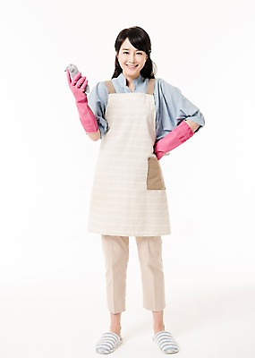 포토 JPG 스튜디오촬영 전신 여자 허리손 가사 실내 한명 서기 미소 들기 성인 앞모습 30대 앞치마 한국인 주부 고무장갑 수세미 행주 성인여자한명만 국내포토 1 뷰포인트 포즈 장갑 모션 표정 사람 동양인 내부 장년 청소도구 고무 여자한명만 성인여자만 파일형식