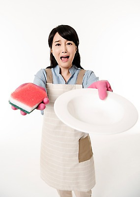 포토 JPG 스튜디오촬영 접시 여자 실내 한명 서기 들기 상반신 성인 앞모습 30대 외침 한국인 짜증 설거지 주부 고무장갑 수세미 불만 성인여자한명만 국내포토 1 식기 감정 뷰포인트 장갑 가사 모션 사람 동양인 내부 장년 소리 고무 여자한명만 성인여자만 파일형식