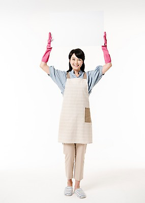 포토 JPG 스튜디오촬영 전신 배너 여자 사각프레임 실내 한명 서기 미소 들기 성인 앞모습 30대 한국인 주부 고무장갑 성인여자한명만 국내포토 1 뷰포인트 장갑 모션 프레임 표정 사람 동양인 내부 장년 사각형 고무 여자한명만 성인여자만 파일형식