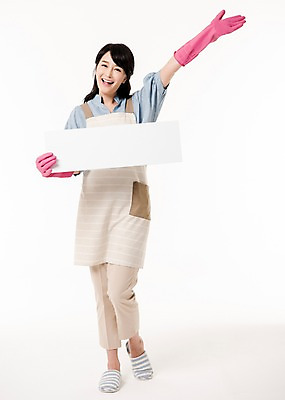 포토 JPG 스튜디오촬영 전신 배너 여자 팔벌리기 사각프레임 실내 한명 서기 미소 들기 성인 앞모습 30대 한국인 주부 고무장갑 성인여자한명만 국내포토 1 뷰포인트 장갑 모션 프레임 표정 사람 동양인 내부 장년 사각형 고무 여자한명만 성인여자만 파일형식