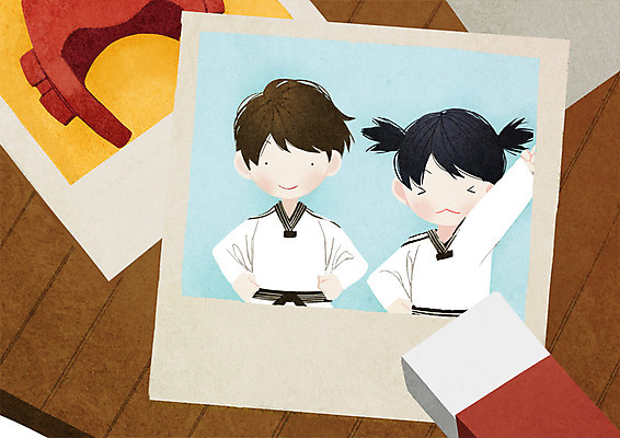 PSD 여자 남자 어린이 일러스트 프레임 상반신 두명 책상 태권도 지우개 태권도복 폴라로이드사진 안면보호대 프레임일러스트 방과후 국내일러스트 교육 가구 학용품 도복 사람 격투기 폴라로이드 파일형식