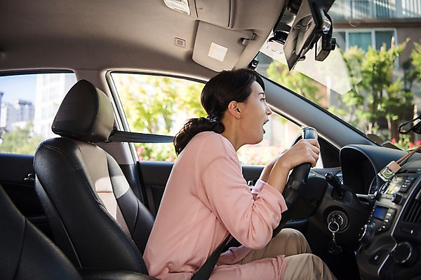 포토 JPG 주간 여자 자동차 한명 앉기 상반신 성인 야외 옆모습 30대 놀람 운전 한국인 교통사고 주부 차안 접촉사고 차사고 성인여자한명만 국내포토 자연요소 1 감정 육상교통 뷰포인트 모션 표정 사람 동양인 장년 사건 여자한명만 성인여자만 파일형식