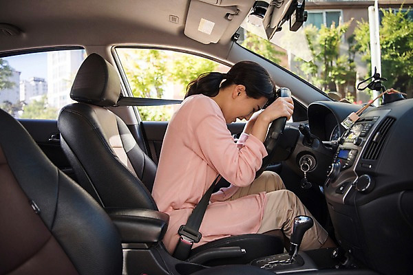 포토 JPG 주간 여자 자동차 한명 앉기 상반신 성인 야외 옆모습 30대 운전 한국인 교통사고 주부 차안 안전벨트 접촉사고 차사고 성인여자한명만 국내포토 자연요소 1 육상교통 뷰포인트 모션 안전 사람 동양인 장년 사건 여자한명만 성인여자만 파일형식
