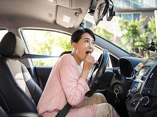 포토 JPG 주간 응시 여자 자동차 한명 앉기 상반신 성인 야외 옆모습 30대 놀람 운전 한국인 교통사고 주부 안전벨트 접촉사고 차사고 성인여자한명만 국내포토 자연요소 1 시선 감정 육상교통 뷰포인트 모션 표정 안전 사람 동양인 장년 사건 여자한명만 성인여자만 파일형식