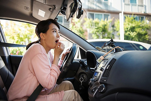 포토 JPG 주간 응시 여자 자동차 한명 앉기 상반신 성인 야외 옆모습 30대 놀람 운전 한국인 교통사고 주부 안전벨트 접촉사고 차사고 성인여자한명만 국내포토 자연요소 1 시선 감정 육상교통 뷰포인트 모션 표정 안전 사람 동양인 장년 사건 여자한명만 성인여자만 파일형식