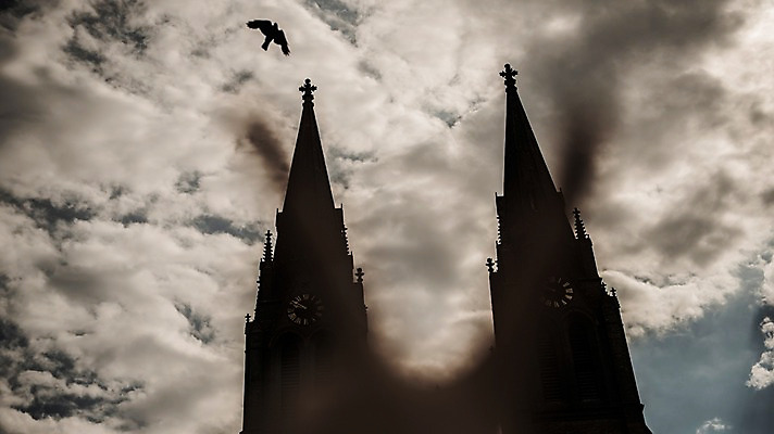 포토 JPG 주간 구름 해외풍경 해외 실루엣 유럽 유럽풍경 조류 하늘 풍경 사람없음 야외 아웃포커스 성당 체코 프라하 동유럽 국내포토 자연요소 동물 나라 종교건축 촬영기법 파일형식