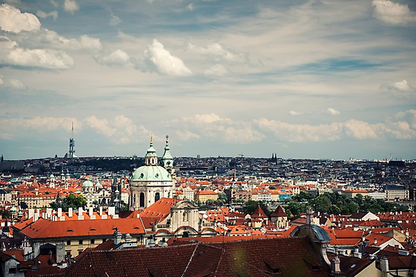 포토 JPG 주간 구름 해외풍경 해외 유럽 유럽풍경 하늘 지붕 풍경 사람없음 야외 건물 체코 프라하 동유럽 국내포토 자연요소 건축물 나라 파일형식