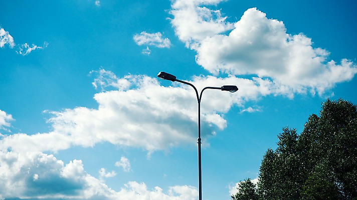 포토 JPG 주간 나무 구름 해외풍경 해외 유럽 가로등 유럽풍경 하늘 풍경 사람없음 야외 체코 프라하 동유럽 국내포토 자연요소 식물 공공시설 나라 파일형식