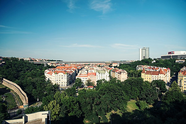 포토 JPG 주간 나무 해외풍경 해외 유럽 유럽풍경 하늘 풍경 사람없음 야외 건물 체코 프라하 동유럽 국내포토 자연요소 식물 건축물 나라 파일형식